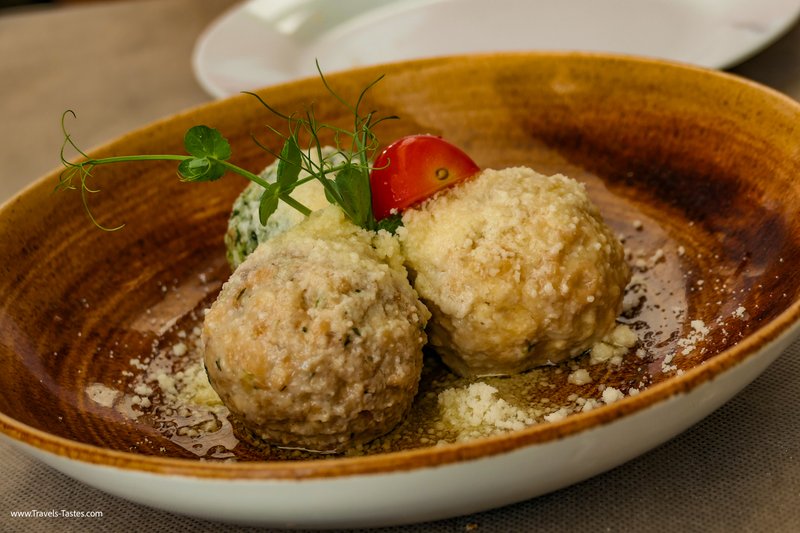 Südtiroler Knödel / South Tyrolean cuisine: Dumplings