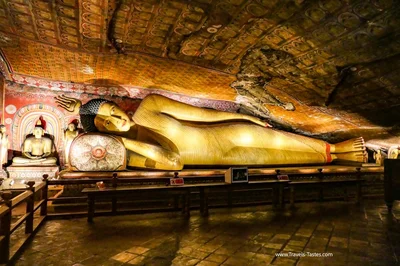 dambulla reclinging buddha statue
