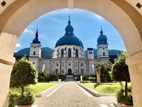 Kloster Ettal view through arch