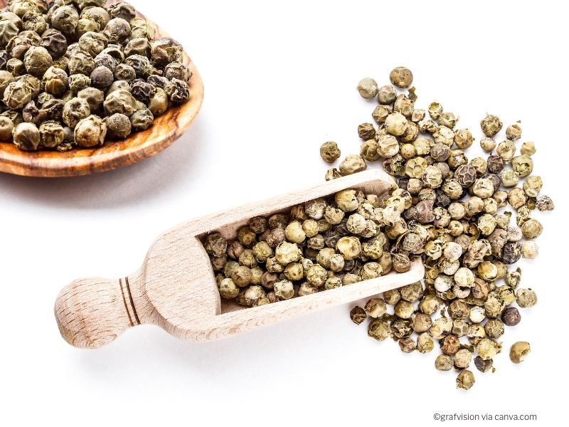 Green Peppercorns by grafvision