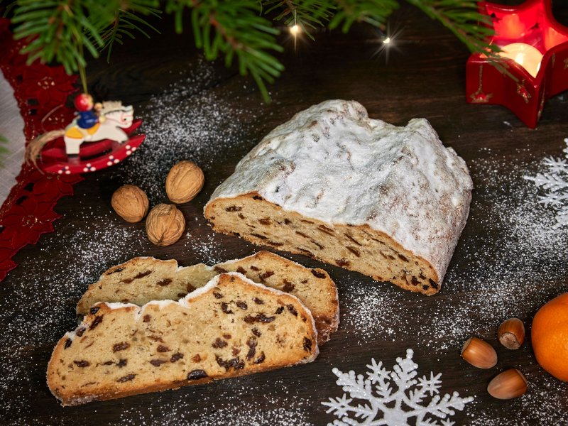Recipe: Traditional German Christmas Stollen with Raisins, pic by JZ68 v pixabay